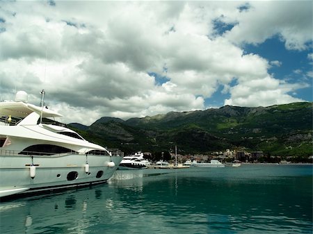 Luxury motor yacht moored in harbor daytime Fotografie stock - Microstock e Abbonamento, Codice: 400-04874888