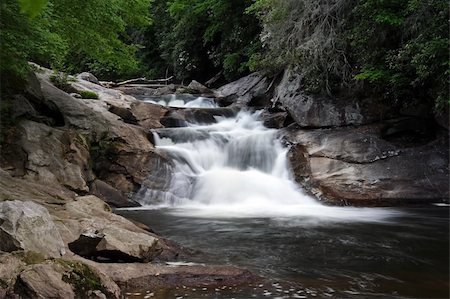 simsearch:400-05060798,k - Scenic Waterfalls in Nantahala National Forest, North Carolina Foto de stock - Royalty-Free Super Valor e Assinatura, Número: 400-04875676