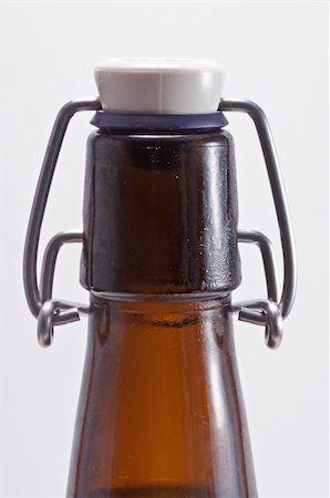 steigbügel - Swing top beer bottle Stockbilder - Microstock & Abonnement, Bildnummer: 400-04875773