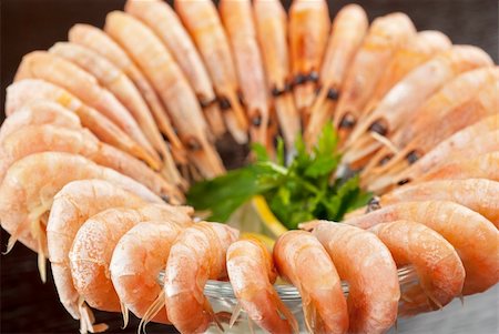 simsearch:400-08917245,k - tasty shrimps with lemon and greens closeup Photographie de stock - Aubaine LD & Abonnement, Code: 400-04876288