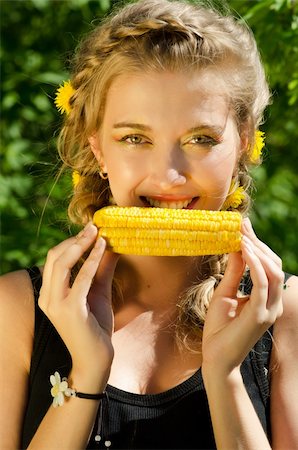 Close-up outdoor portrait of young beauty woman eating corn-cob Stock Photo - Budget Royalty-Free & Subscription, Code: 400-04876293