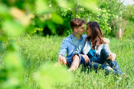 rosspetukhov (artist) - Romantic young couple in a field Photographie de stock - Aubaine LD & Abonnement, Code: 400-04876421