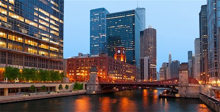 simsearch:400-04389754,k - Image of Chicago downtown at twilight blue hour. Photographie de stock - Aubaine LD & Abonnement, Code: 400-04876577