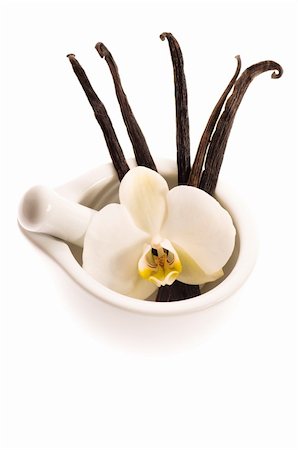 simsearch:400-04791848,k - Vanilla pods and flower Photographie de stock - Aubaine LD & Abonnement, Code: 400-04876877