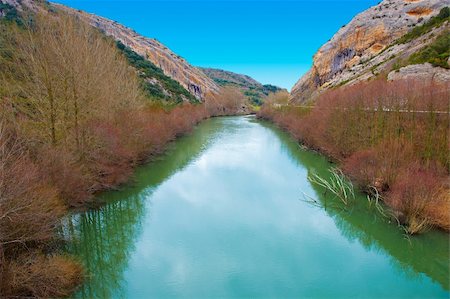 simsearch:400-06088617,k - The Rapid Flow of the River Aragon in the Spur of the Pyrenees Mountains Photographie de stock - Aubaine LD & Abonnement, Code: 400-04877105