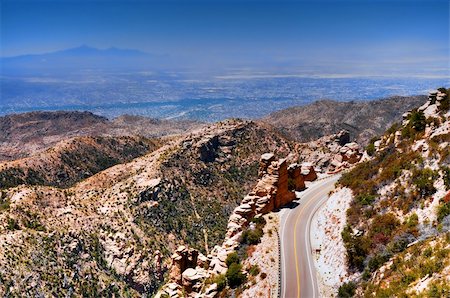 Hazy day over the city of Tucson Arizona Foto de stock - Super Valor sin royalties y Suscripción, Código: 400-04877199