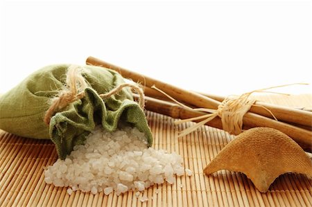 simsearch:400-05199915,k - Facilities for body care in a fabric bag of bath salts, related to bamboo sticks, starfish. Isolated on white background Foto de stock - Super Valor sin royalties y Suscripción, Código: 400-04877626