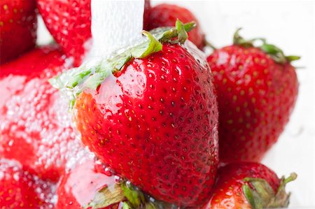 simsearch:400-05168860,k - Fresh red strawberries being washed Photographie de stock - Aubaine LD & Abonnement, Code: 400-04877909