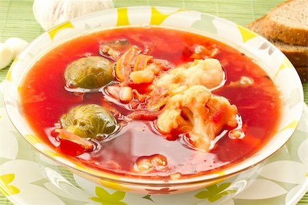 rote-beete-suppe - Beetroot soup with cauliflower and Brussels Stockbilder - Microstock & Abonnement, Bildnummer: 400-04877937