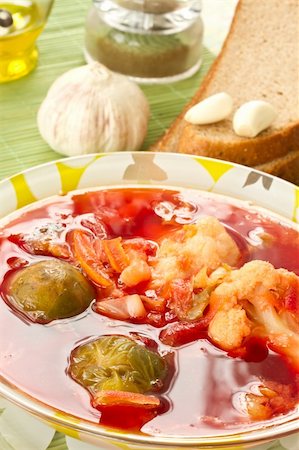 rote-beete-suppe - Beetroot soup with cauliflower and Brussels Stockbilder - Microstock & Abonnement, Bildnummer: 400-04877939