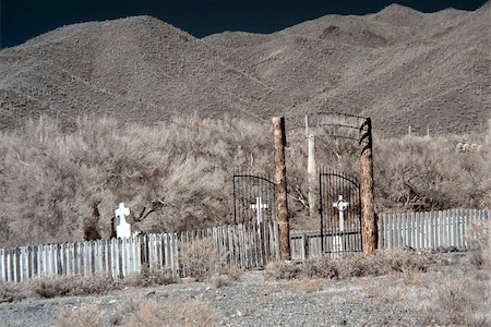 diomedes66 (artist) - An old cemetary in the desert southwest Foto de stock - Royalty-Free Super Valor e Assinatura, Número: 400-04878517