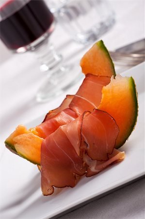 sliced ​​ham - ham and melon slices on a plate Stock Photo - Budget Royalty-Free & Subscription, Code: 400-04879369