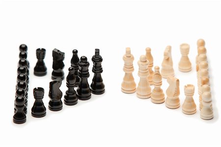 simsearch:625-01744768,k - Dark and white pieces of chess on a white background Photographie de stock - Aubaine LD & Abonnement, Code: 400-04870106