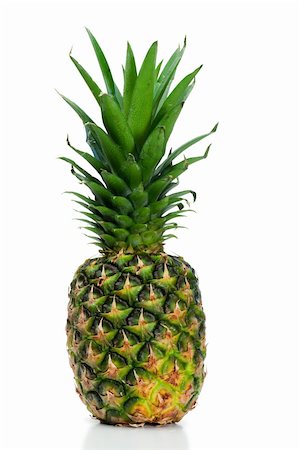 simsearch:400-07061592,k - Angled pineapple upright on a white background Stock Photo - Budget Royalty-Free & Subscription, Code: 400-04870148