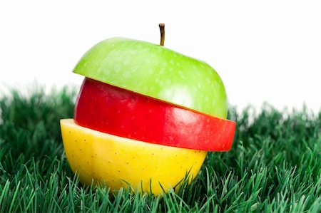 simsearch:400-06074731,k - Combination of green, yellow and red apples on grass on a white background Foto de stock - Royalty-Free Super Valor e Assinatura, Número: 400-04870163