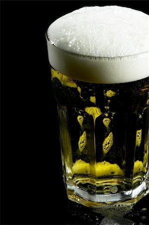 espuma (líquida) - glass of lager  beer over black background Stock Photo - Budget Royalty-Free & Subscription, Code: 400-04870308