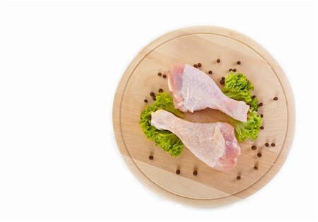simsearch:695-03379760,k - Fresh raw chicken legs with green salad, clipping path included Foto de stock - Super Valor sin royalties y Suscripción, Código: 400-04870342