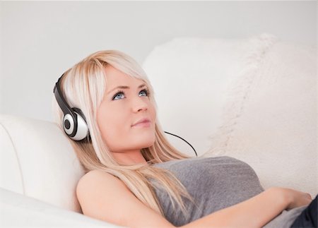 simsearch:400-04418454,k - Attractive young blond woman with headphones lying in a sofa in a studio Foto de stock - Royalty-Free Super Valor e Assinatura, Número: 400-04870933