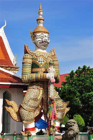 giant symbol, Wat Arun temple Stockbilder - Microstock & Abonnement, Bildnummer: 400-04871056