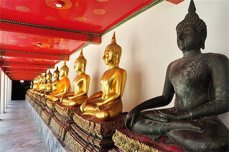 simsearch:400-06638923,k - Golden sitting Buddha statues in Wat Pho,Bangkok, Thailand Foto de stock - Royalty-Free Super Valor e Assinatura, Número: 400-04871095