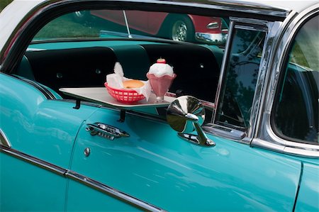 tray with burger and milk shake on classic car at drive in Stock Photo - Budget Royalty-Free & Subscription, Code: 400-04872285