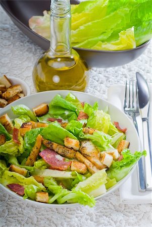 simsearch:400-08573799,k - fresh homemade classic ceasar salad ,closeup overa fine embroidery table cover Stockbilder - Microstock & Abonnement, Bildnummer: 400-04873185