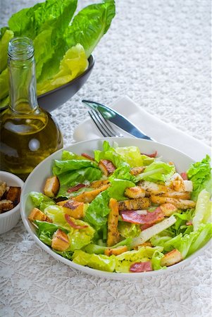 simsearch:400-05346545,k - fresh homemade classic Caesar salad ,closeup over a fine embroidery table cover Fotografie stock - Microstock e Abbonamento, Codice: 400-04873186