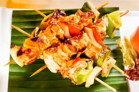 simsearch:625-00849512,k - fresh chicken and vegetables skewers on a palm leaf thai style Stockbilder - Microstock & Abonnement, Bildnummer: 400-04873188