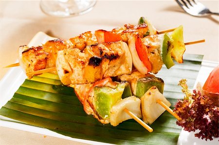 simsearch:625-00849512,k - fresh chicken and vegetables skewers on a palm leaf thai style Stockbilder - Microstock & Abonnement, Bildnummer: 400-04873190