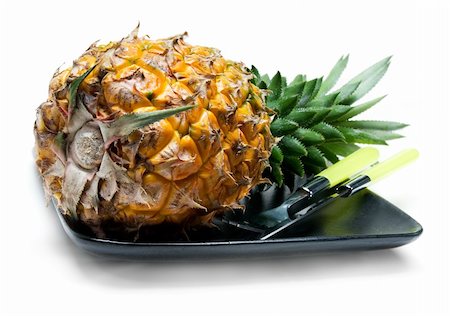 simsearch:400-04315300,k - pineapple on a black plate with knife and fork isolated on white background Foto de stock - Super Valor sin royalties y Suscripción, Código: 400-04873227