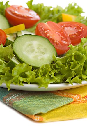 simsearch:400-04850000,k - Salade fraîche sur la plaque blanche Photographie de stock - Aubaine LD & Abonnement, Code: 400-04884856