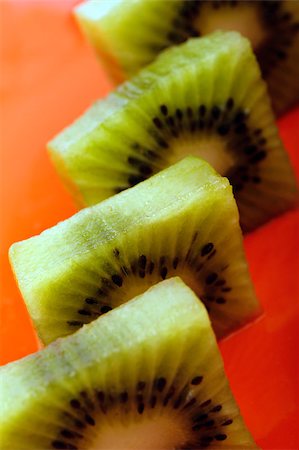 simsearch:400-06880740,k - Fresh kiwi fruit cut into rectangular slices Foto de stock - Super Valor sin royalties y Suscripción, Código: 400-04885559