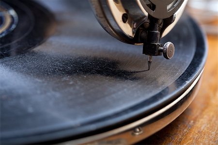 close up of a very old gramophone Foto de stock - Super Valor sin royalties y Suscripción, Código: 400-04885589