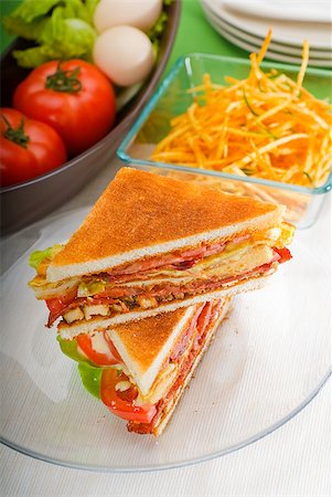 simsearch:400-07319721,k - fresh and delicious classic club sandwich over a transparent glass dish Stockbilder - Microstock & Abonnement, Bildnummer: 400-04885857