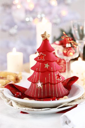 simsearch:400-05160796,k - Table setting for Christmas with candle tree Stockbilder - Microstock & Abonnement, Bildnummer: 400-04886527