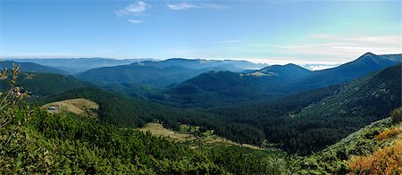 simsearch:400-04886689,k - mountain scenery in Carpathians with lonely houses Foto de stock - Super Valor sin royalties y Suscripción, Código: 400-04886689