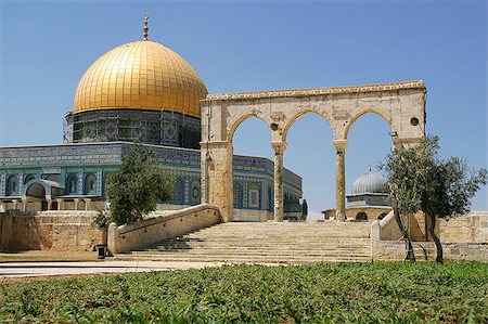 simsearch:400-03977740,k - Famous Dome on the Rock Mosque in Western Jerusalem, Israel. Foto de stock - Royalty-Free Super Valor e Assinatura, Número: 400-04886708