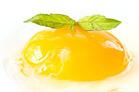 simsearch:400-07916427,k - from the raw yolk of fresh eggs Foto de stock - Super Valor sin royalties y Suscripción, Código: 400-04887657