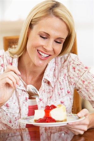 simsearch:400-04540771,k - Mid Adult Woman Eating Cheesecake Fotografie stock - Microstock e Abbonamento, Codice: 400-04888533