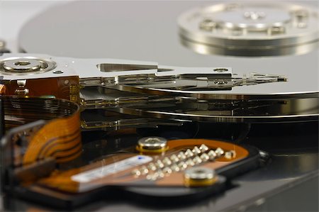 festplatte - Hard disk drive Head, detail of heads and disks Stockbilder - Microstock & Abonnement, Bildnummer: 400-04888730