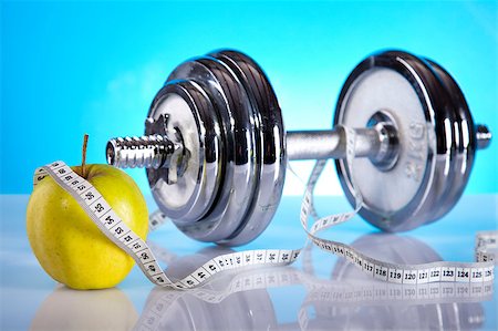 simsearch:400-05273035,k - Dumbbell and bottle water Stock Photo - Budget Royalty-Free & Subscription, Code: 400-04889127