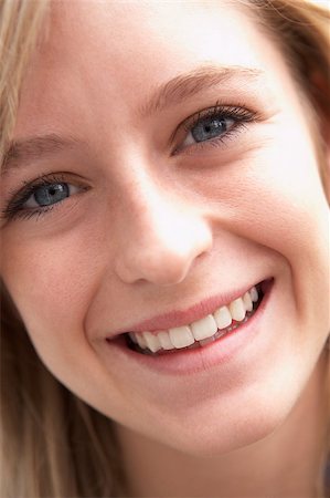 simsearch:400-04889881,k - Portrait Of Teenage Girl Smiling Stock Photo - Budget Royalty-Free & Subscription, Code: 400-04889694