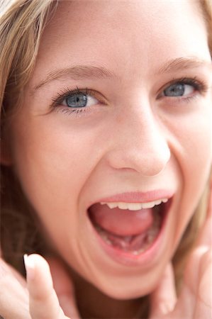 simsearch:400-04889881,k - Portrait Of Teenage Girl Smiling Stock Photo - Budget Royalty-Free & Subscription, Code: 400-04889697