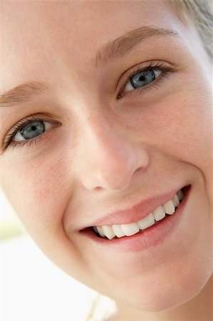 simsearch:400-04889881,k - Portrait Of Teenage Girl Smiling Stock Photo - Budget Royalty-Free & Subscription, Code: 400-04889873