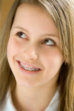 simsearch:400-04890006,k - Portrait Of Teenage Girl Smiling Stock Photo - Budget Royalty-Free & Subscription, Code: 400-04889937