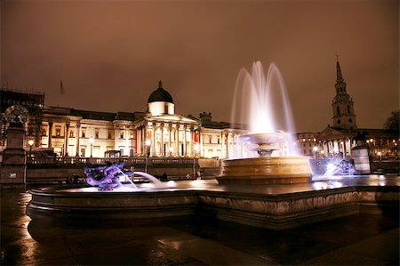 National Gallery seen from Trafalgar Square in the late time of rainny day Stockbilder - Microstock & Abonnement, Bildnummer: 400-04880474