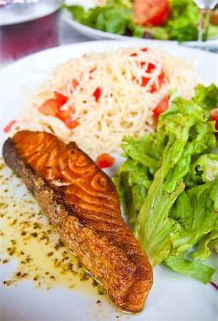 simsearch:400-04814044,k - grilled salmon with sauce,lemon and tomato Photographie de stock - Aubaine LD & Abonnement, Code: 400-04880484