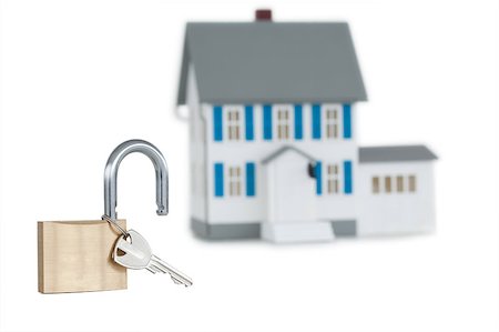 simsearch:400-04881139,k - Miniature house and opened padlock against a white background Foto de stock - Royalty-Free Super Valor e Assinatura, Número: 400-04881069