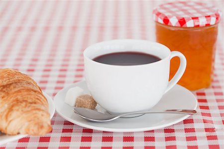 simsearch:400-07477800,k - Continental breakfast with croissant, jam and coffee on a tablecloth Fotografie stock - Microstock e Abbonamento, Codice: 400-04881100