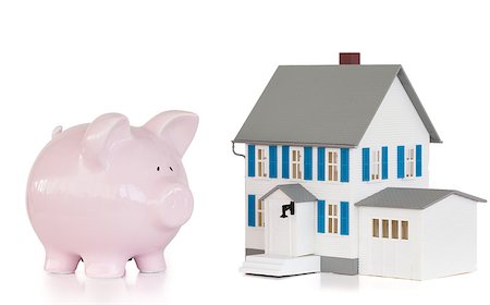 simsearch:400-04881139,k - House and pink piggy bank against a white background Foto de stock - Royalty-Free Super Valor e Assinatura, Número: 400-04881140